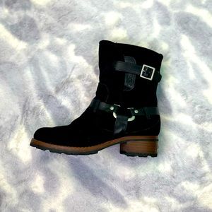 Ugg Australia women’s black Suede sheepskin moto boots size 5